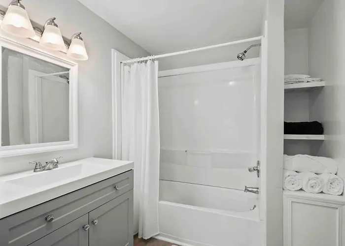 Apartment 3 Mins From Downtown - Ps5, King Bed & Ev Charger Winston-Salem
