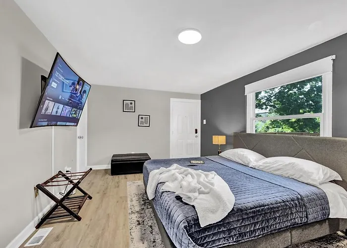 Apartment 3 Mins From Downtown - Ps5, King Bed & Ev Charger *
