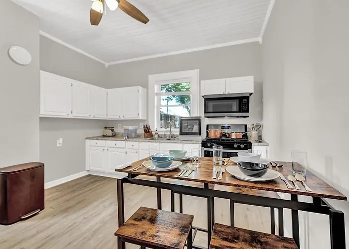 Apartment 3 Mins From Downtown - Ps5, King Bed & Ev Charger *