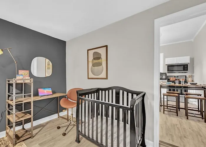 Apartment 3 Mins From Downtown - Ps5, King Bed & Ev Charger