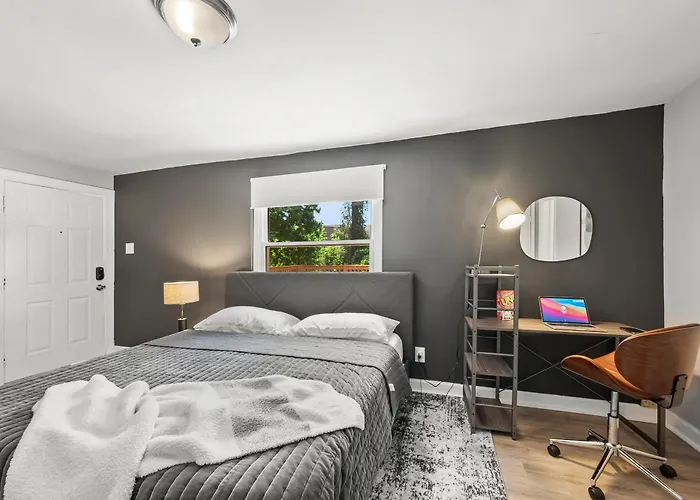 Apartment 3 Mins From Downtown - Ps5, King Bed & Ev Charger